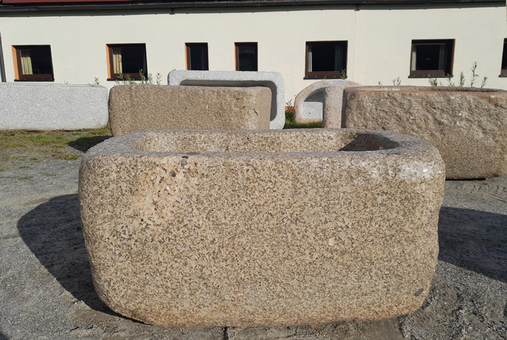 Granitbrunnen, Steinbrunnen, 104 x 63 x 52 cm