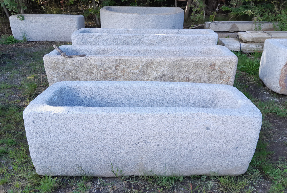 Granitbrunnen, Steinbrunnen, 178 x 74 x 60 cm
