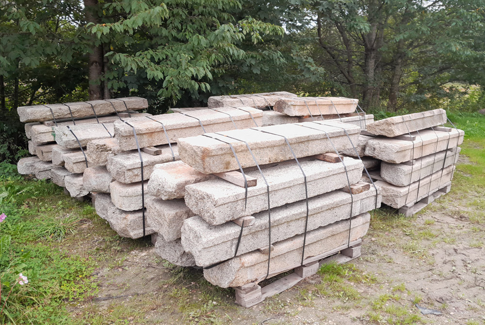Alte Treppenstufen aus Granit