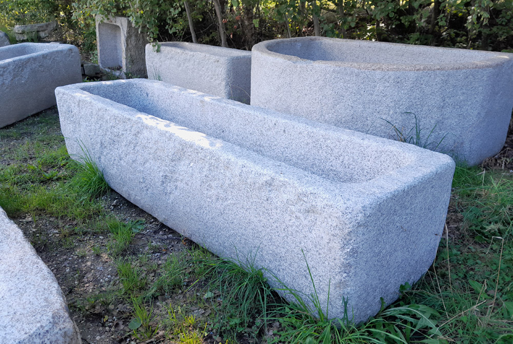 Granitbrunnen, Steinbrunnen, 266 x 75 x 59 cm