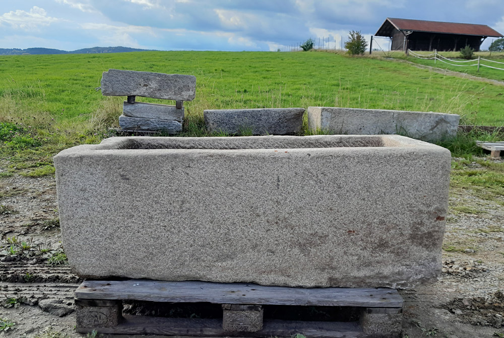 Granitbrunnen, antik, 145 x 66 x 53 cm