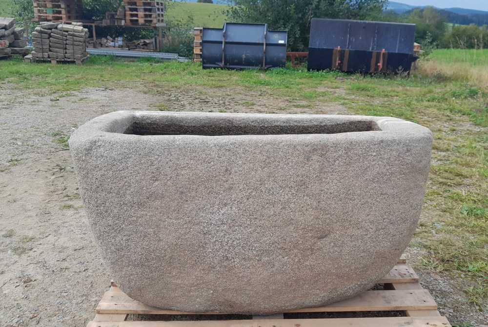 Granitbrunnen, antik, 125 x 76 x 60 cm