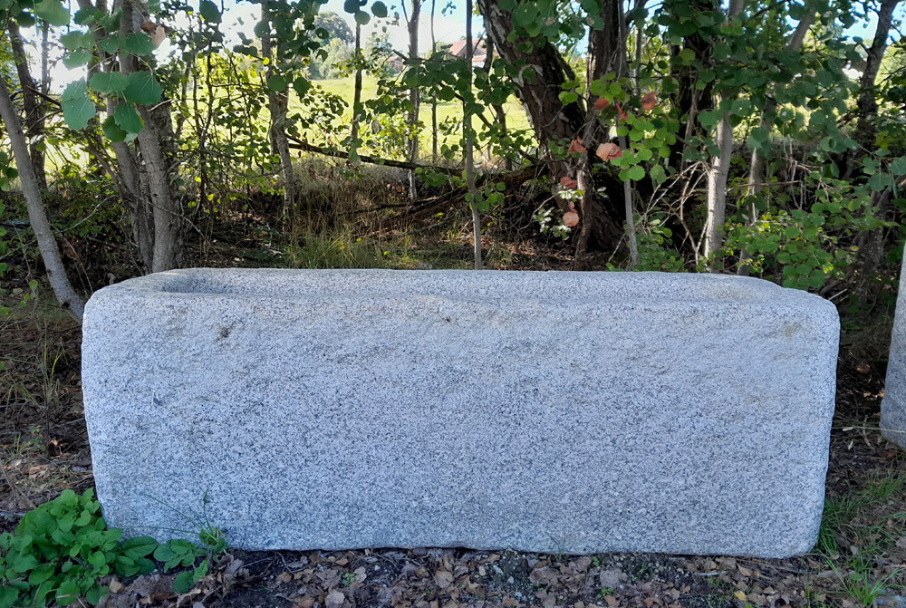 Granitbrunnen, Steinbrunnen, 179 x 67 x 62 cm
