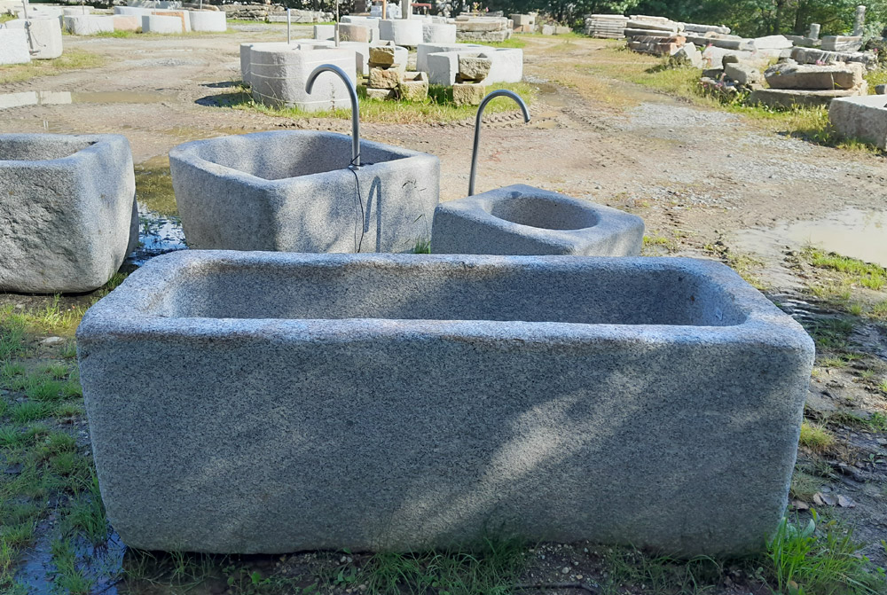 Granitbrunnen, Steinbrunnen, 207 x 81 x 75 cm